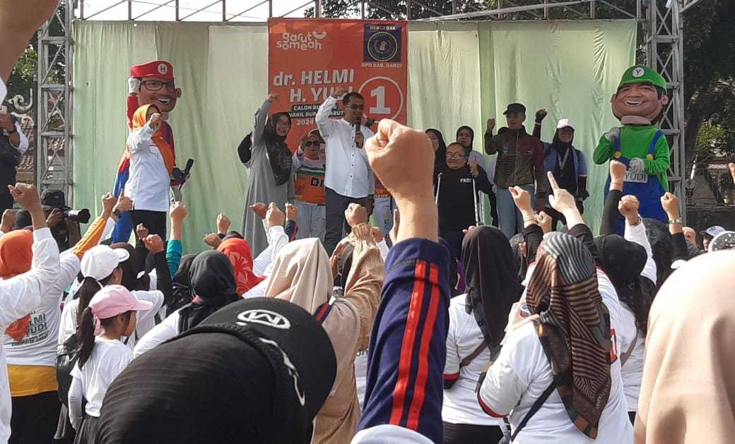 Acara Senam Pagi di Alun-Alun Cibatu, Cabup Garut Helmi Budiman Disambut Meriah dan Antusias Oleh Ratusan Warga